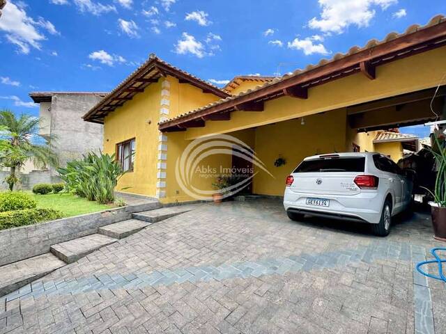 Venda em Outeiro de Passárgada - Cotia